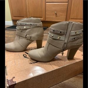 JENNIFER LOPEZ TAUPE SIZE 10 ANKLE BOOTS